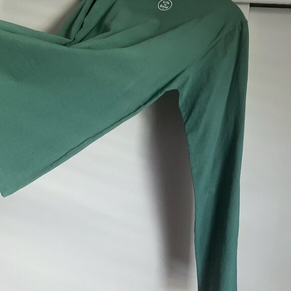 LIFE IS GOOD Black Lab Winter Dog Days Crusher Tee M Green Holiday Santa Hat - Picture 9 of 12